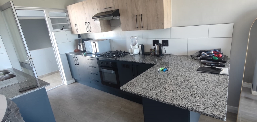 To Let 2 Bedroom Property for Rent in Overbaakens Eastern Cape